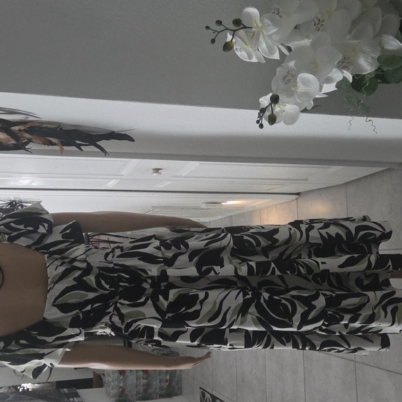 Beautiful Flowy off the shoulder Maxi Dress M NWOT - Picture 10 of 12